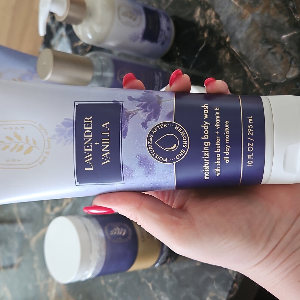 Bath & Body Works Lavender Vanilla Collection - Picture 4 of 8